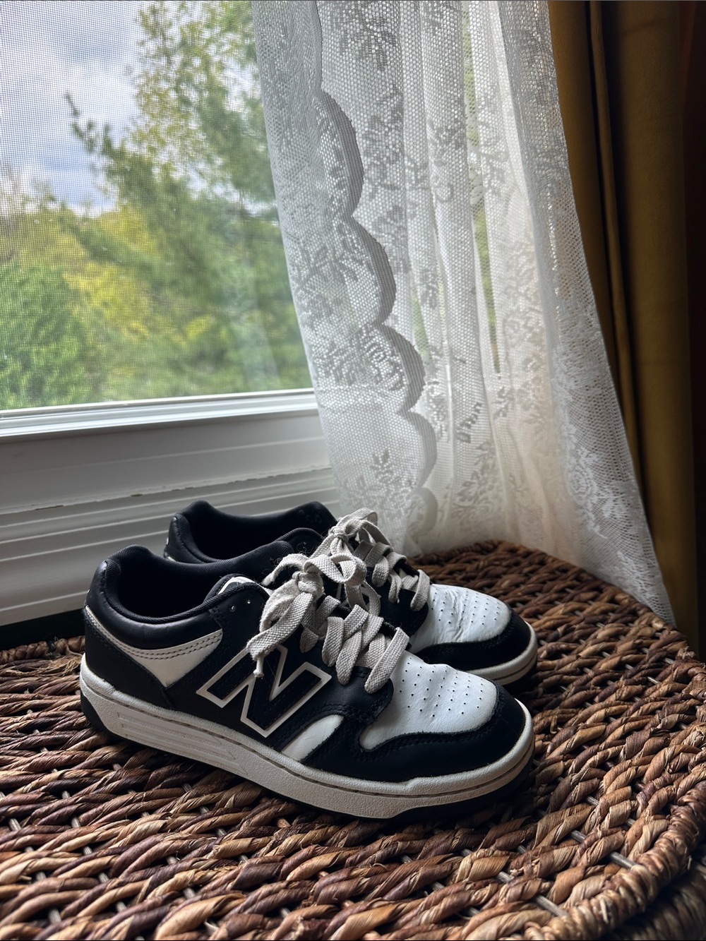 New Balance 480 Kids Black and White Low-Top Sneakers